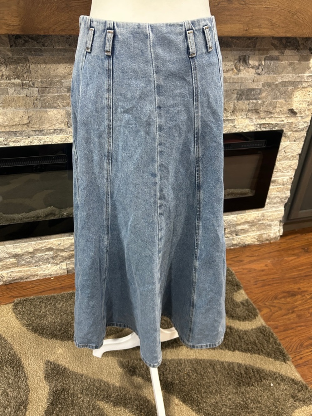 Urban Revivo Light Wash Denim Midi Skirt - Side Zip Panel Design. NWT size 6